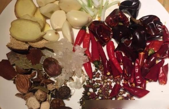 這道菜是我家餐桌上最熟悉的菜品，秋冬季進補，出現頻率也最高了 
