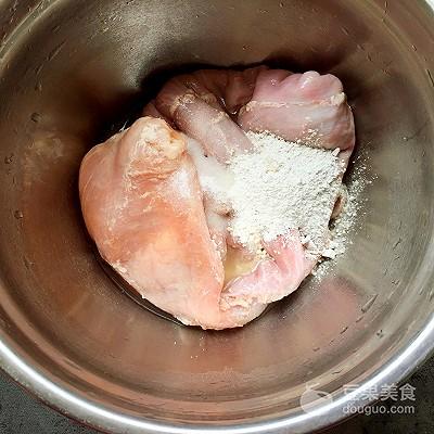 「洗豬肚」只需簡單幾步，洗得特乾淨，10分鐘輕鬆搞定！（附有豬肚湯的詳細做法） 