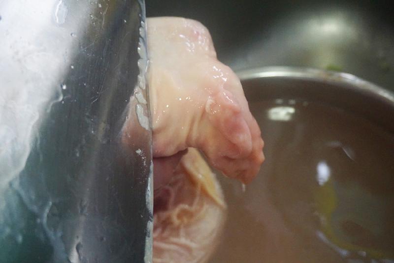 「洗豬肚」只需簡單幾步，洗得特乾淨，10分鐘輕鬆搞定！（附有豬肚湯的詳細做法） 