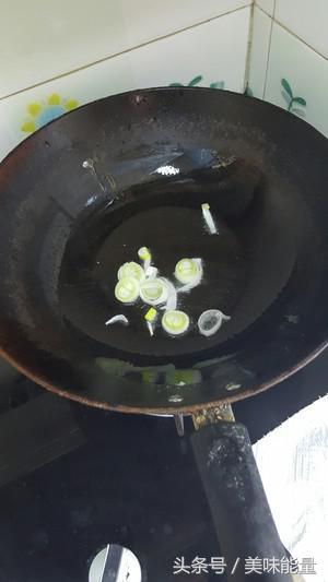 蚝油杏鮑菇—萬能的蚝油加美味的杏鮑菇，口感滑嫩，比肉還好吃