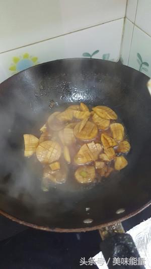 蚝油杏鮑菇—萬能的蚝油加美味的杏鮑菇，口感滑嫩，比肉還好吃