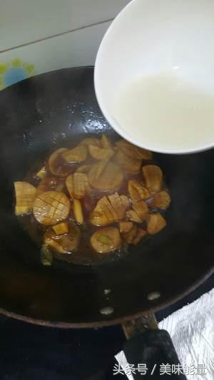 蚝油杏鮑菇—萬能的蚝油加美味的杏鮑菇，口感滑嫩，比肉還好吃