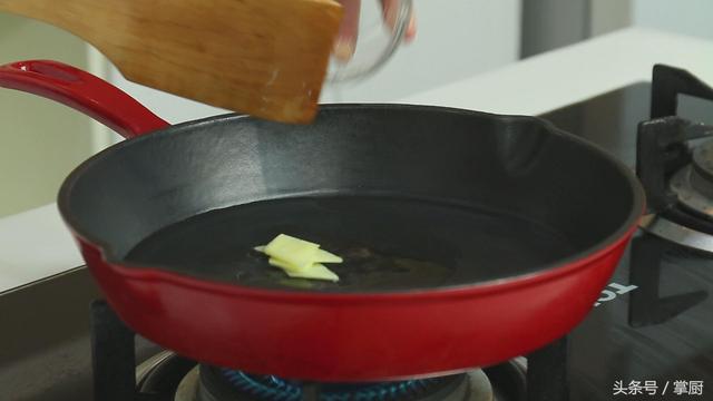 蔥爆瘦肉片的家常做法，8分鐘就學會，簡單又好吃，蔥香味濃郁