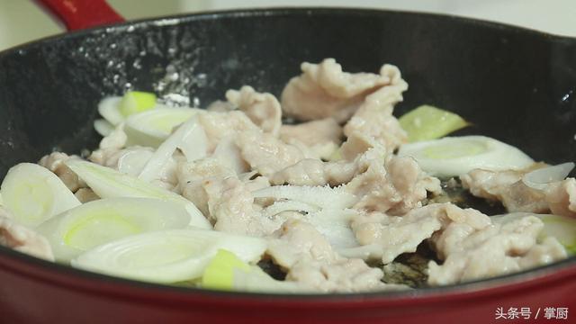 蔥爆瘦肉片的家常做法，8分鐘就學會，簡單又好吃，蔥香味濃郁