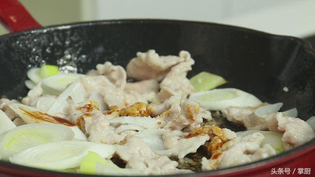蔥爆瘦肉片的家常做法，8分鐘就學會，簡單又好吃，蔥香味濃郁
