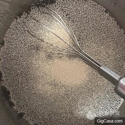 只需要攪拌均，就可以做出鬆軟的【馬來糕】啦！！