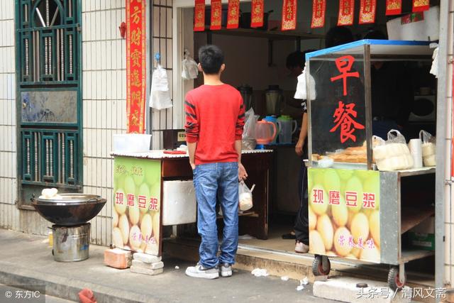 農村小伙在餐館撿到錢包，堅持在店內等失主，2小時後等來了驚喜