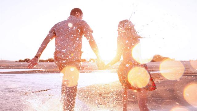 工作外調2年，給嫂子3萬幫我帶孩子，回家打開孩子行李我愣了