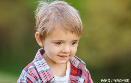 老婆去世後，我帶兒子回老家，他叫了聲媽媽，過去一看我愣住了！
