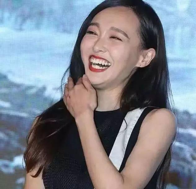 這些女星一大笑就破功，形象盡毀，只有她最美