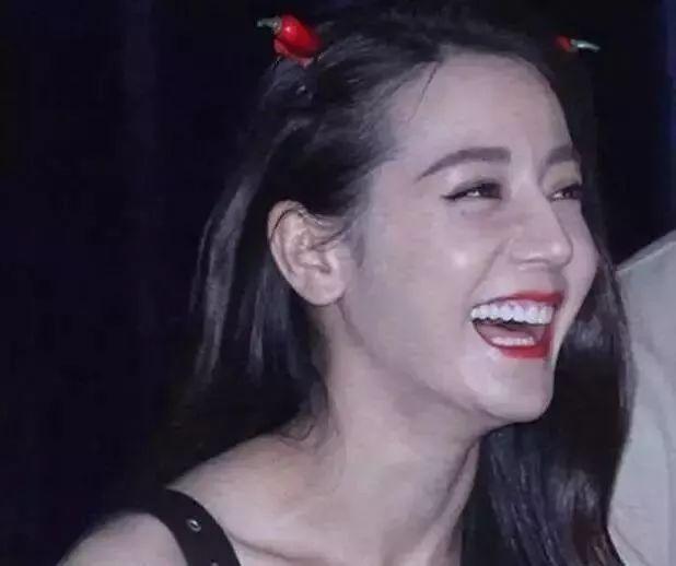 這些女星一大笑就破功，形象盡毀，只有她最美