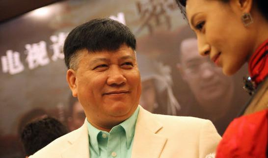 61歲萬梓良老婆曝光，整整隱藏了16年，網友：這背景厲害！