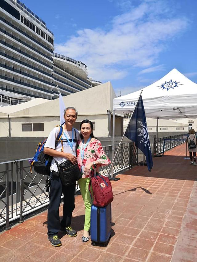 TVB一對老戲骨黃昏戀完婚後，去歐洲浪漫度蜜月！【相當的甜蜜啊】~