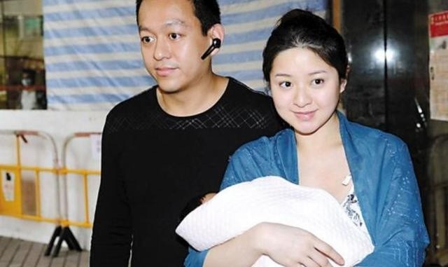 她25歲嫁入豪門，地位似保姆，5年生3女成富商的生子機器