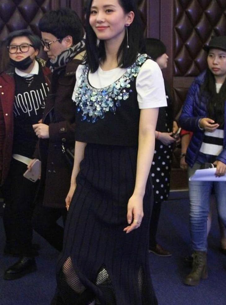 劉詩詩受邀出席活動，腰部有亮點，網友：吳奇隆也太瘋狂了！