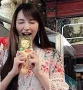 吳佩慈逛豪華超市不忘曬腿賣萌，網友：老了好多！