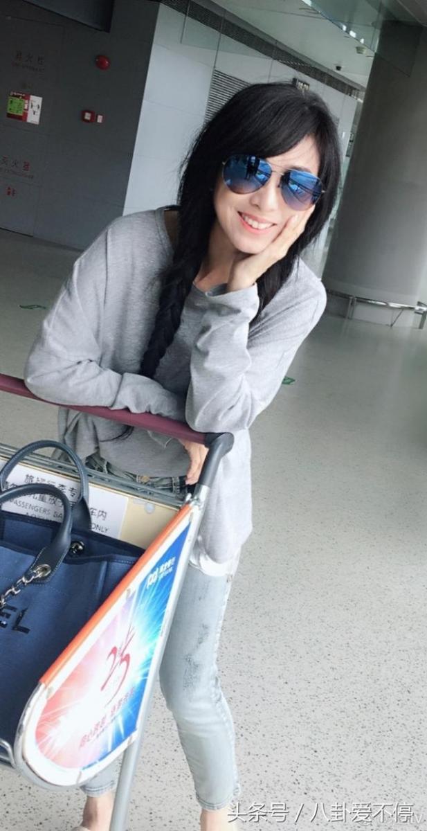 43歲的佘詩曼，年輕的像34歲！香港女星太會保養了！