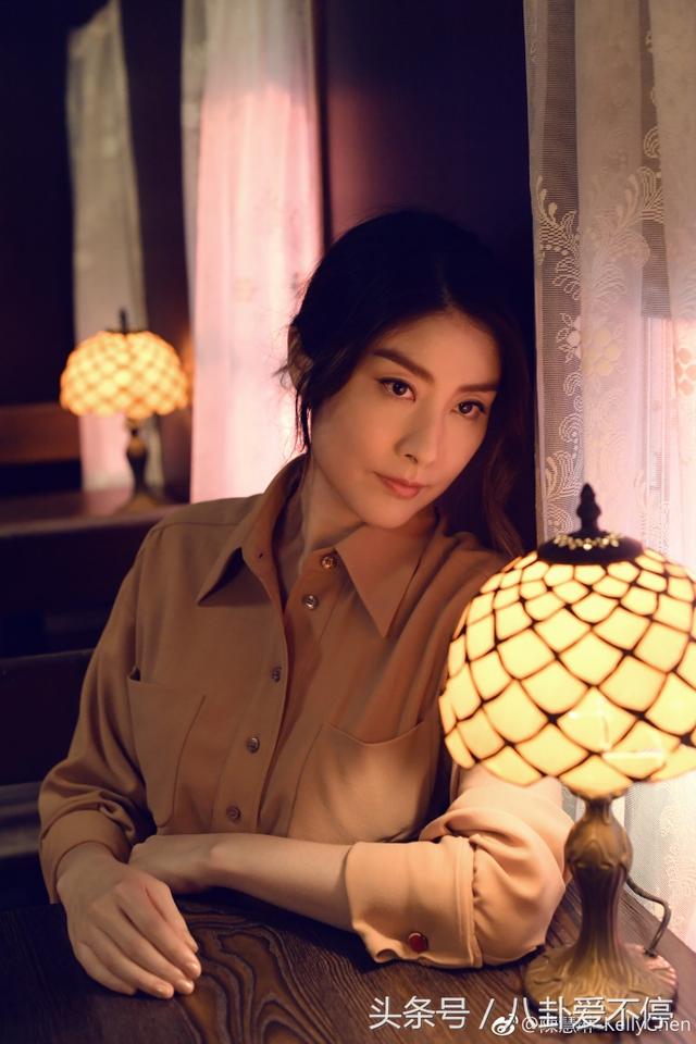 43歲的佘詩曼，年輕的像34歲！香港女星太會保養了！