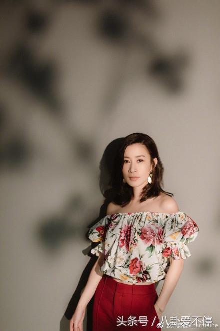 43歲的佘詩曼，年輕的像34歲！香港女星太會保養了！