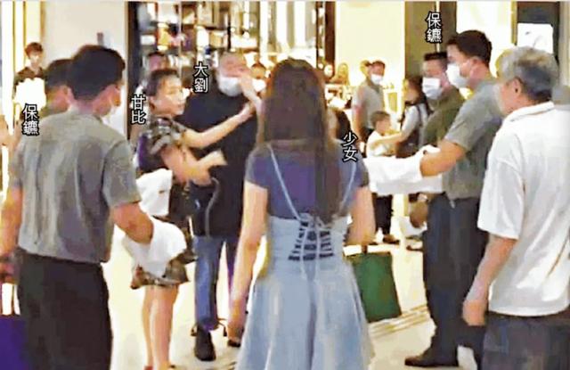 【身體好了，火氣也跟著加大！】劉鑾雄大罵「手機女」，甘比女兒力挽狂瀾！網友吐槽：有錢了不起~