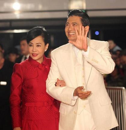 周潤發老婆，呂良偉老婆，同樣都是明星夫人，差距怎就這麼大！