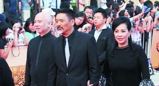 周潤發老婆，呂良偉老婆，同樣都是明星夫人，差距怎就這麼大！