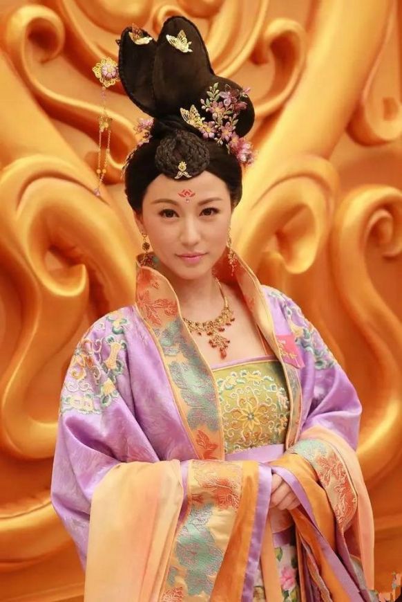 【10位TVB女藝人素顏照大PK！】素顏女神李佳芯竟然排在第二！排在第一的是「她」！
