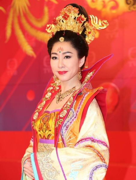 【10位TVB女藝人素顏照大PK！】素顏女神李佳芯竟然排在第二！排在第一的是「她」！