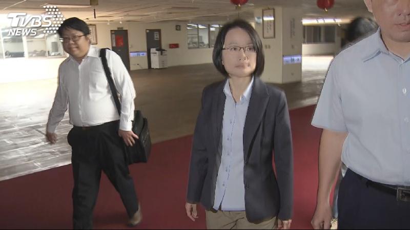 拒進議會還挑釁？　吳音寧PO文「遵守法規」 