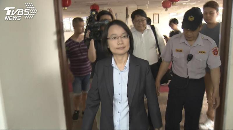 拒進議會還挑釁？　吳音寧PO文「遵守法規」 