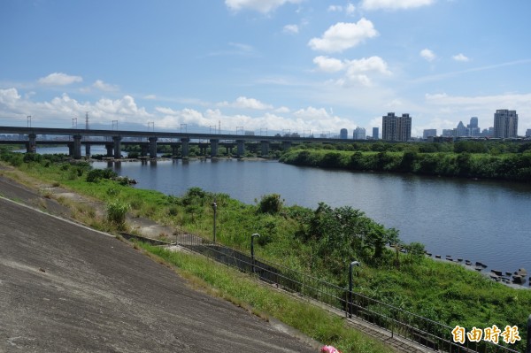 批朱市府8年做不到 蘇保證4年開通大漢溪左岸堤外便道 