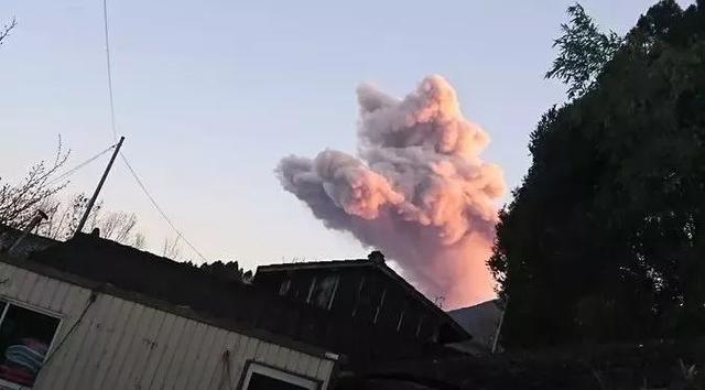 新燃岳火山噴出了一隻貓，但這隻貓可不能吸 