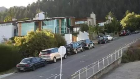 自動擋車，是先熄火再掛p擋好，還是先掛p擋再熄火好，你怎麼做？