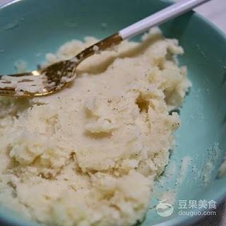 馬鈴薯蝦球的做法大公開！！好吃又好看，大人小孩都愛吃，一上桌馬上清光！ 