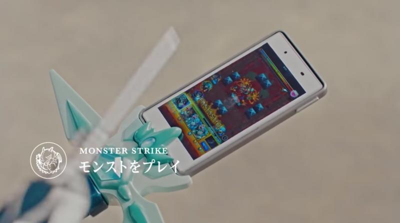 地表「最中二手機殼」要多狂有多狂　網驚：是時候面對我們中二的心