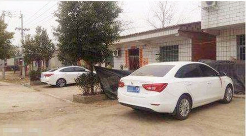 丈夫離開後，母女被趕出門，8年後回老家，兩人的做法讓眾人動容