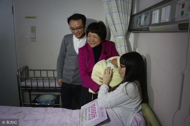我生女兒，婆婆說不坐月子，第三天親媽來看望，我全身透心涼