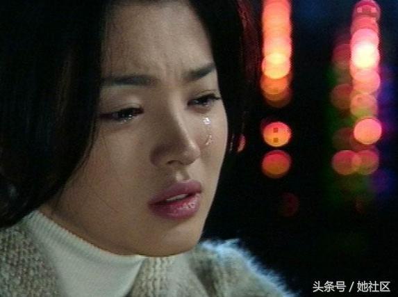 母親說我是嫁出去的女兒潑出去的水，只給我1萬，看到餘額我哭了
