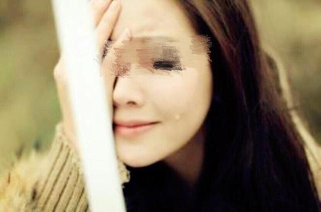 嫂子經常來家拿走東西，她離開時忘了拿包，妻子打開後紅了眼眶