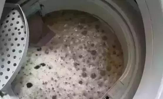洗衣機用久了洗衣服洗不乾凈？教你一招輕鬆除菌，衣服越洗越潔凈！ 