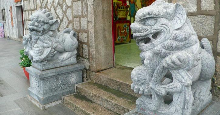 22位神人「將一棵樹雕成獅子」破世界紀錄　耗時3年終於完工...尤其「正面」霸氣到不行！ 