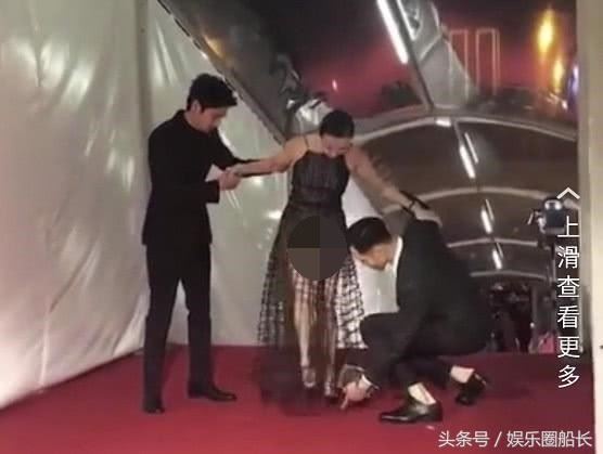劉嘉玲意外踩到裙子，看阮經天是怎麼做的！劉嘉玲這穿著走紅毯，網友說沒第二個人敢穿！