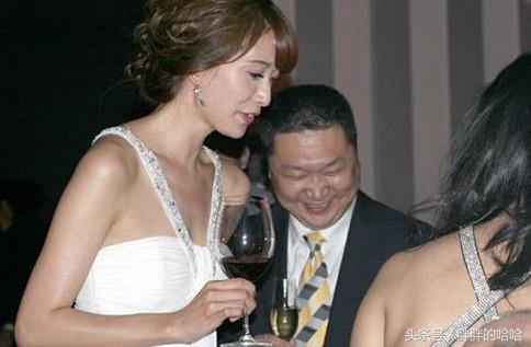 請明星吃頓飯不容易，趙薇80萬，林志玲250萬，她因一頓飯被消失！