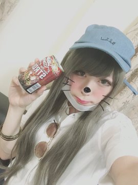 頹廢大叔「某天化身大眼萌妹」爆紅全網！3年後現況照曝光網友暴動：變更正了 