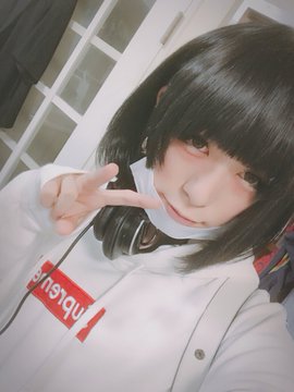 頹廢大叔「某天化身大眼萌妹」爆紅全網！3年後現況照曝光網友暴動：變更正了 
