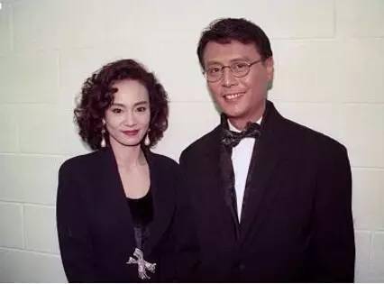 劉德凱20年前拋棄劉雪華和她腹中孩子娶洋媳，被網友罵翻，如今落魄登門乞求原諒，被唾棄：憑什麼！ 