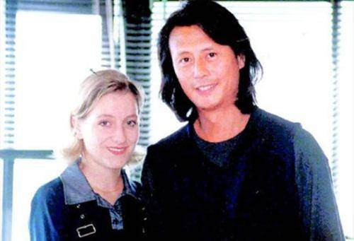 劉德凱20年前拋棄劉雪華和她腹中孩子娶洋媳，被網友罵翻，如今落魄登門乞求原諒，被唾棄：憑什麼！ 