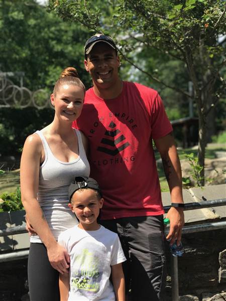 最美誓詞！新娘在婚禮上對4歲繼子告白　一開口就讓小男孩淚崩：「雖然我不是生下你的人...」 