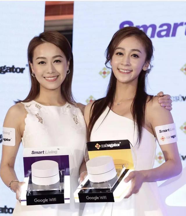 香港娛樂圈6對最美姐妹花！黃心穎和姐姐神似，周麗淇長腿姐妹！