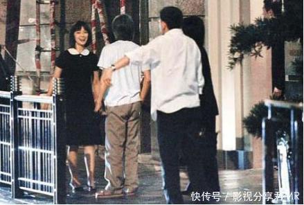 她是周星馳愛了13年的女人，分手後卻成仇人，星爺因她終身不娶！
